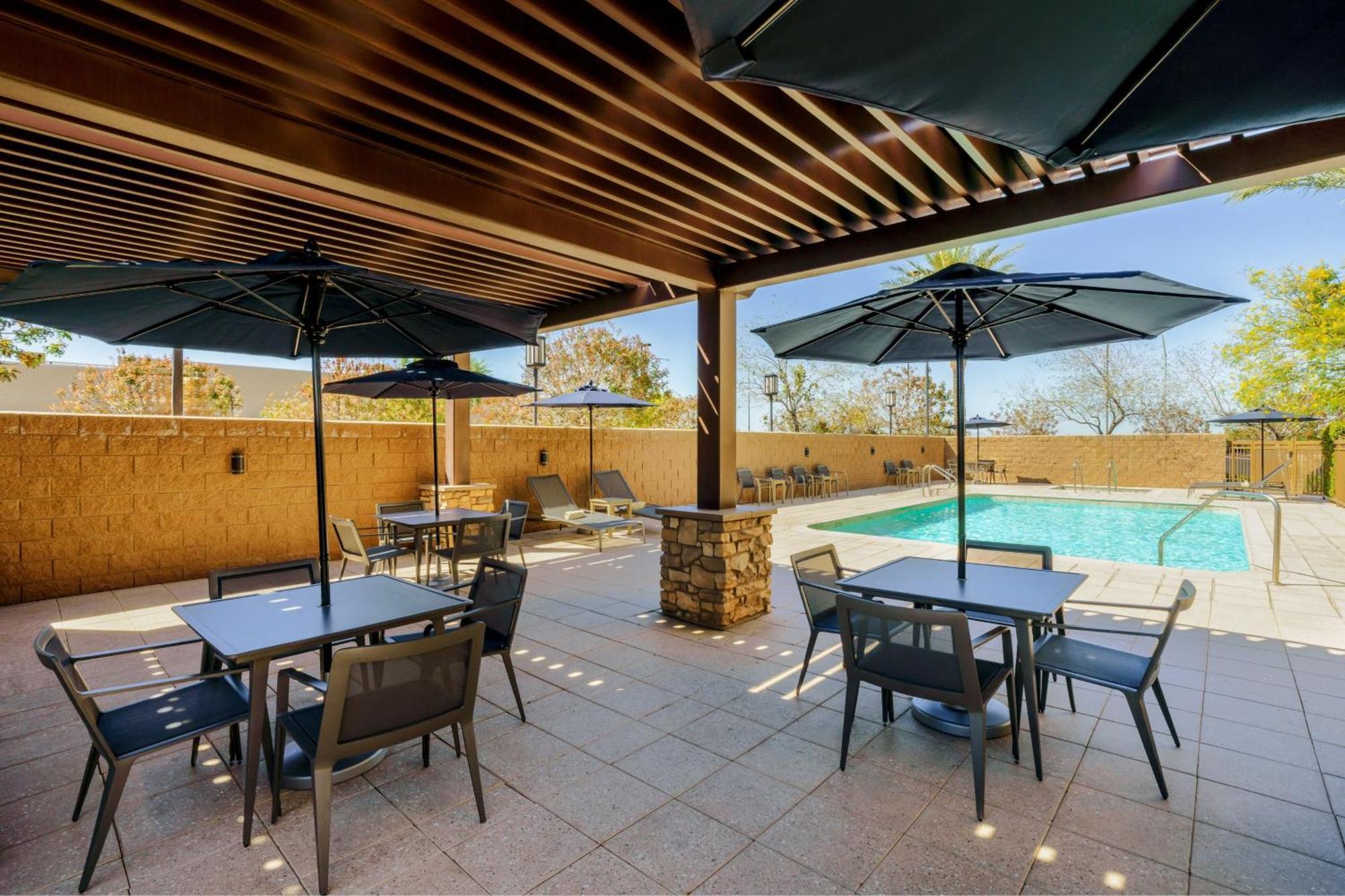 Courtyard By Marriott Phoenix Mesa Gateway Airport Екстер'єр фото