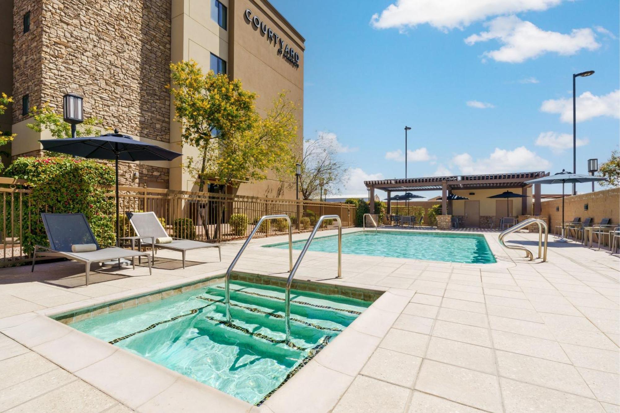 Courtyard By Marriott Phoenix Mesa Gateway Airport Екстер'єр фото