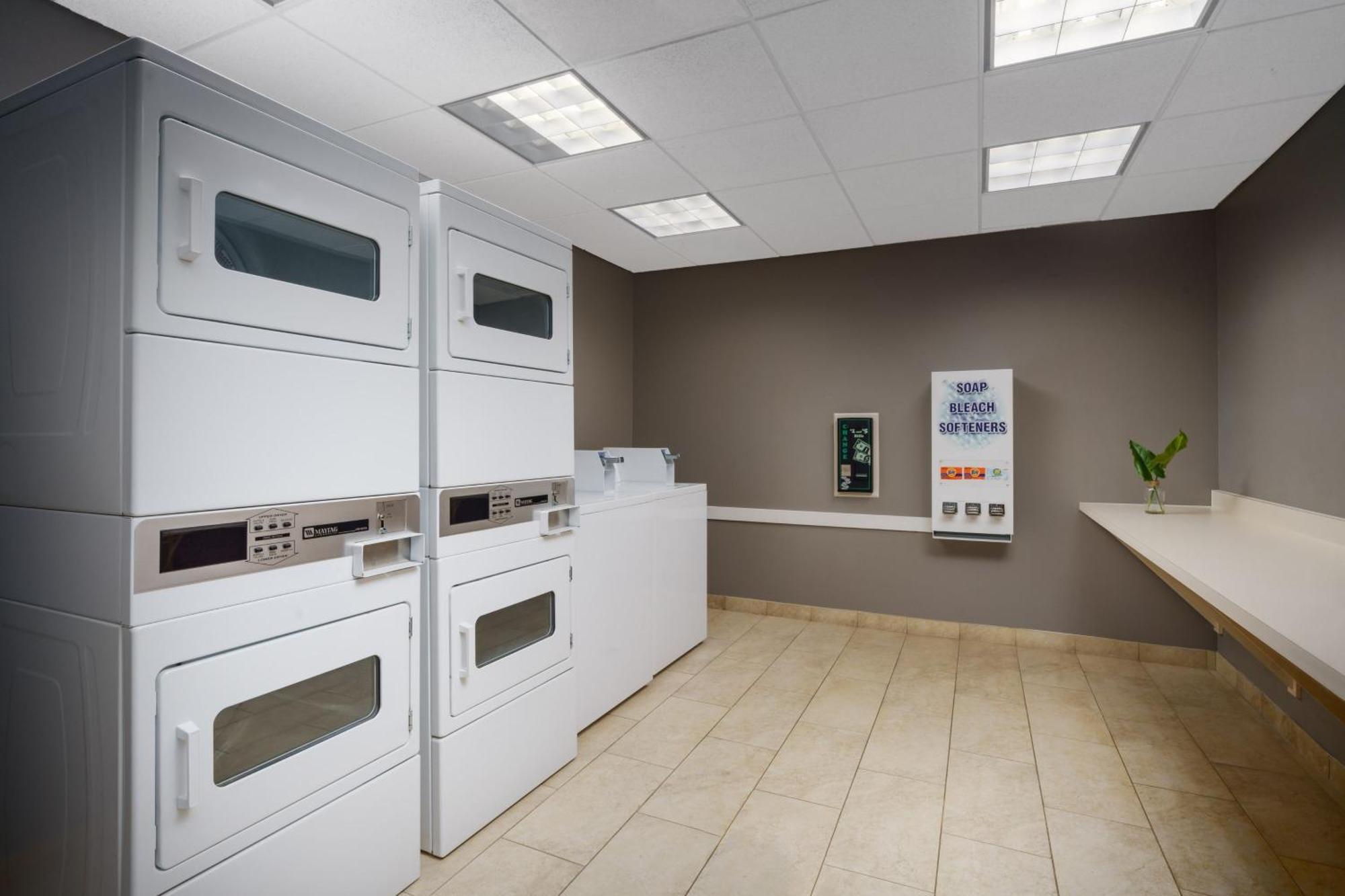 Courtyard By Marriott Phoenix Mesa Gateway Airport Екстер'єр фото