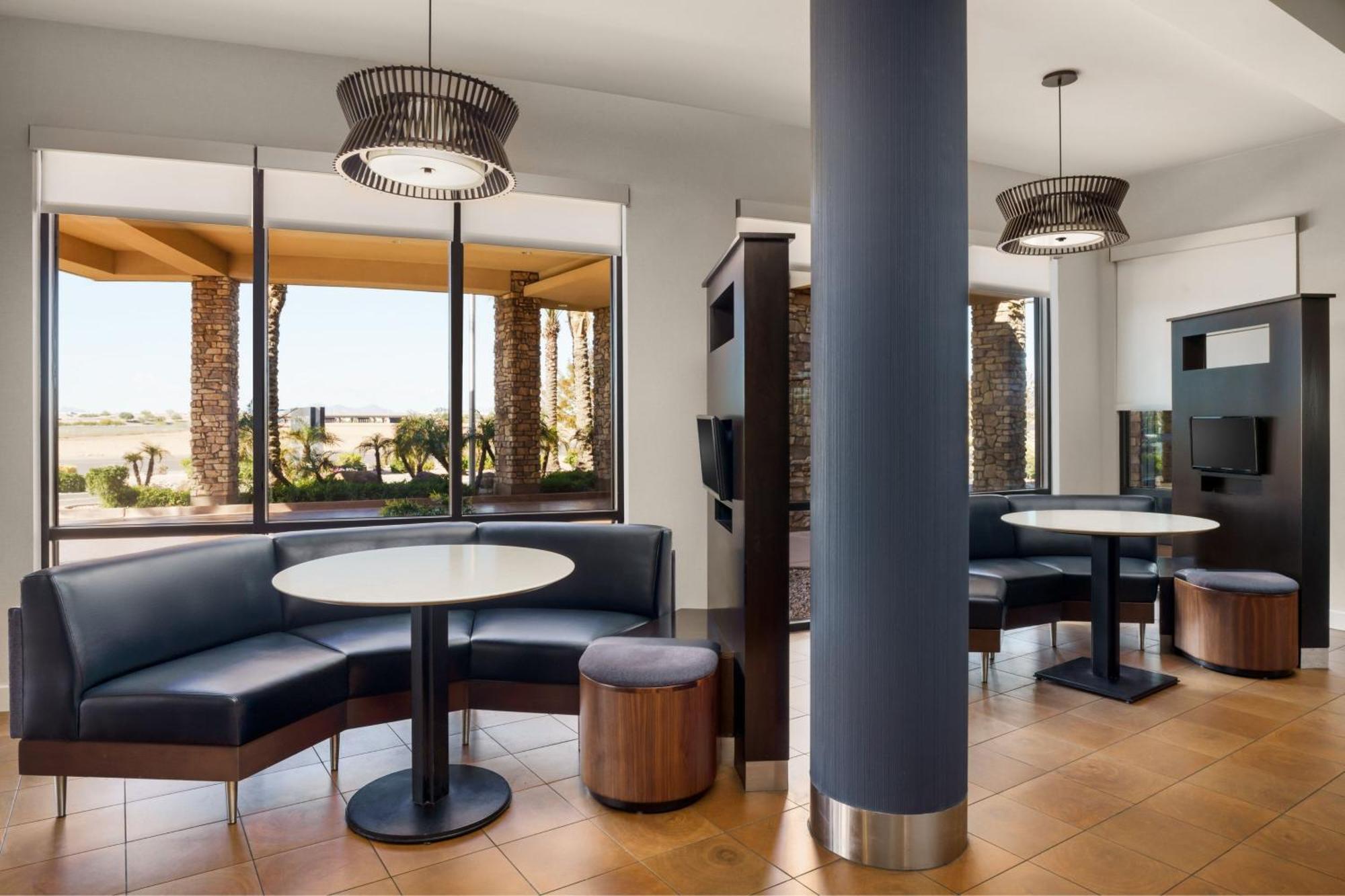 Courtyard By Marriott Phoenix Mesa Gateway Airport Екстер'єр фото