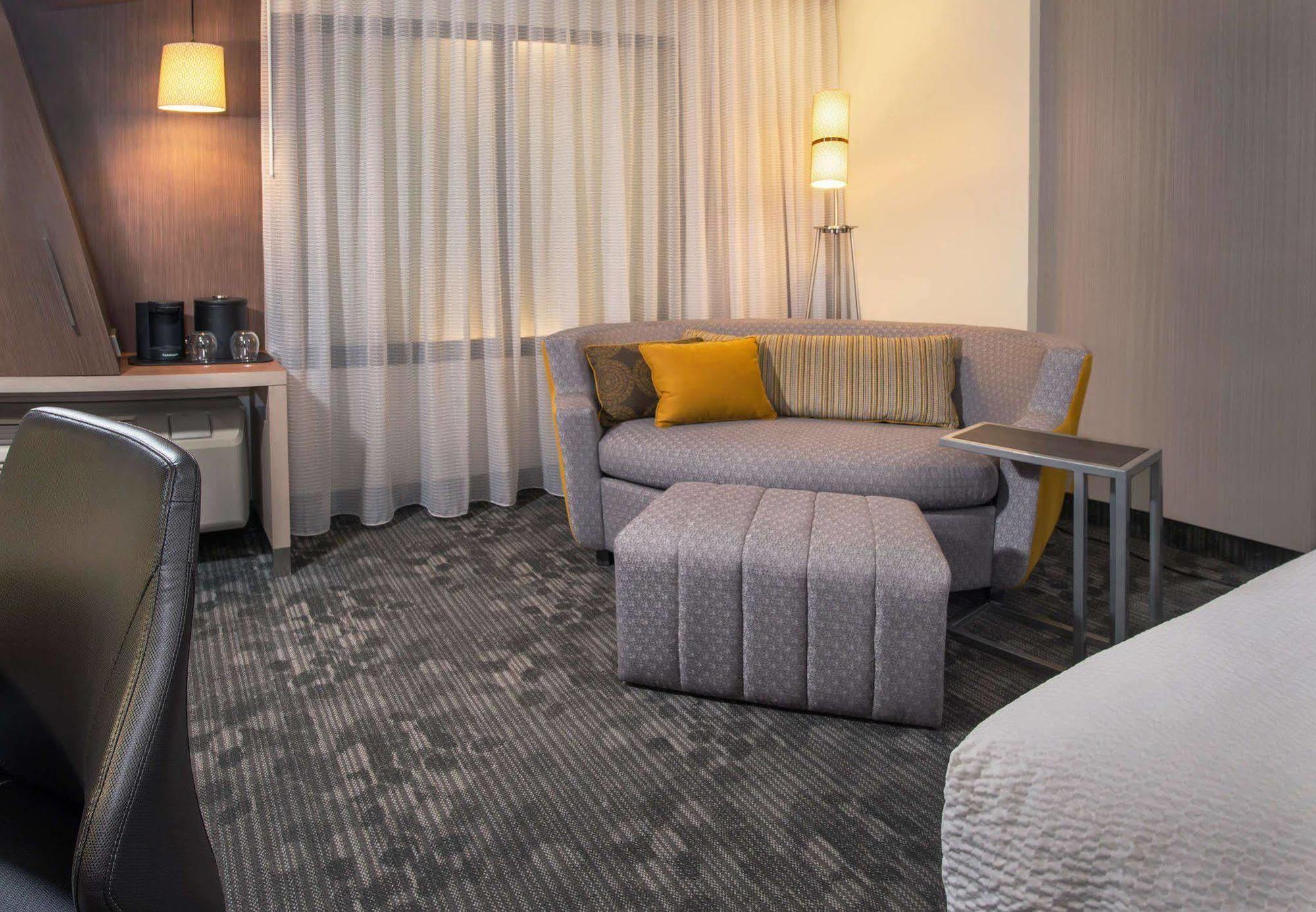 Courtyard By Marriott Phoenix Mesa Gateway Airport Екстер'єр фото